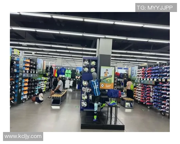 迪卡侬足球鞋携手球星演绎赛场传奇打造专业运动装备新标杆